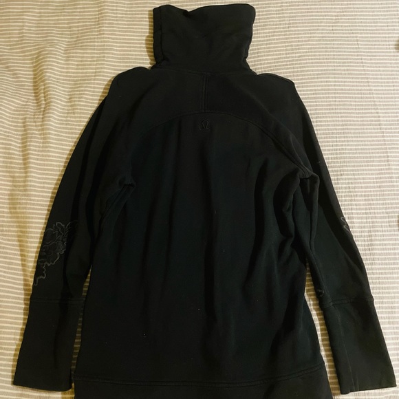 Lululemon Embroidered Floral Sweatshirt - Picture 4 of 7